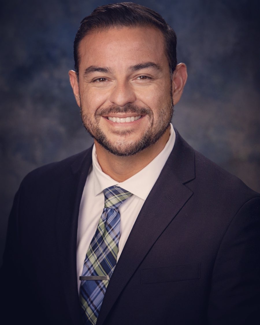 Headshot of Victor Cisneros